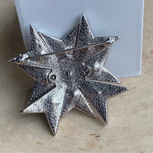 Vintage- Ciner- Enameled & Pave of Diamanté, Maltese Cross Brooch - Picture 5 of 11